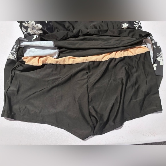 ECUPPER Plus Size Black & White Floral Swim Dress with Built-In Shorts – Size 4X - Picture 6 of 8